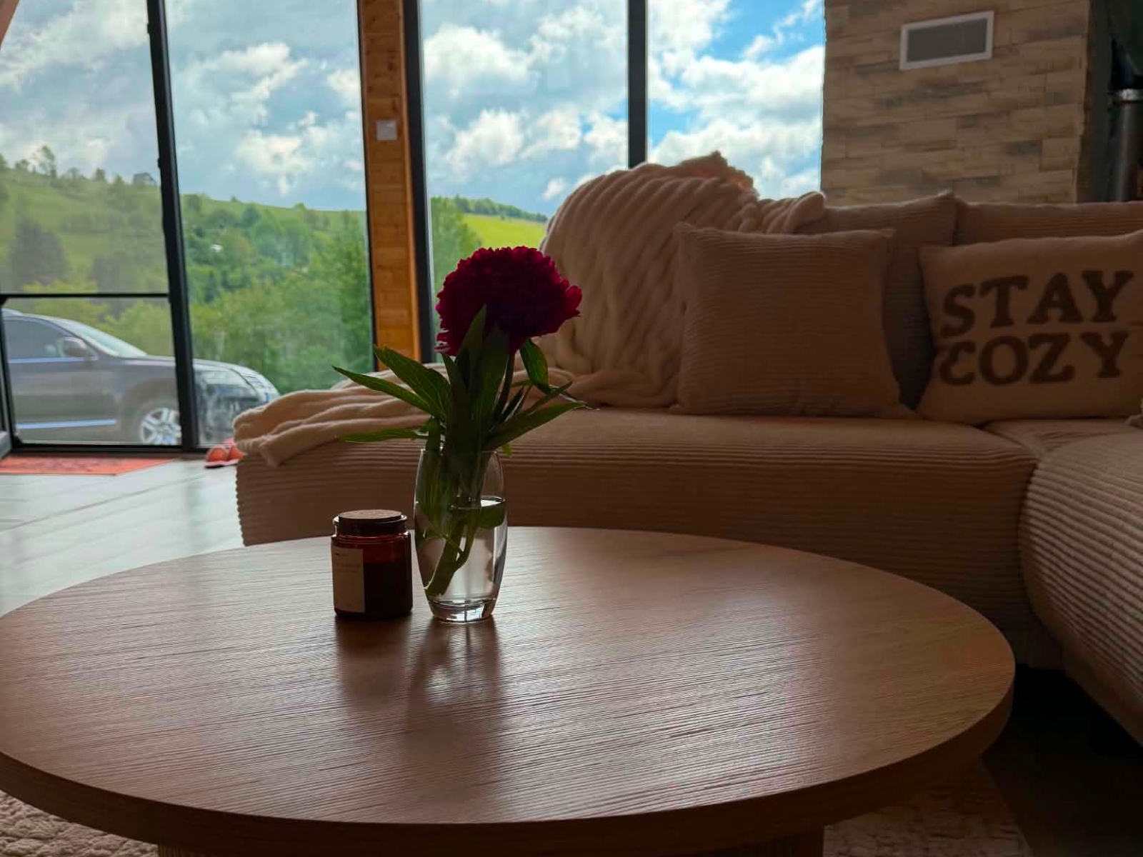Zona de relaxare a Cabanei 2 și 1 Vis